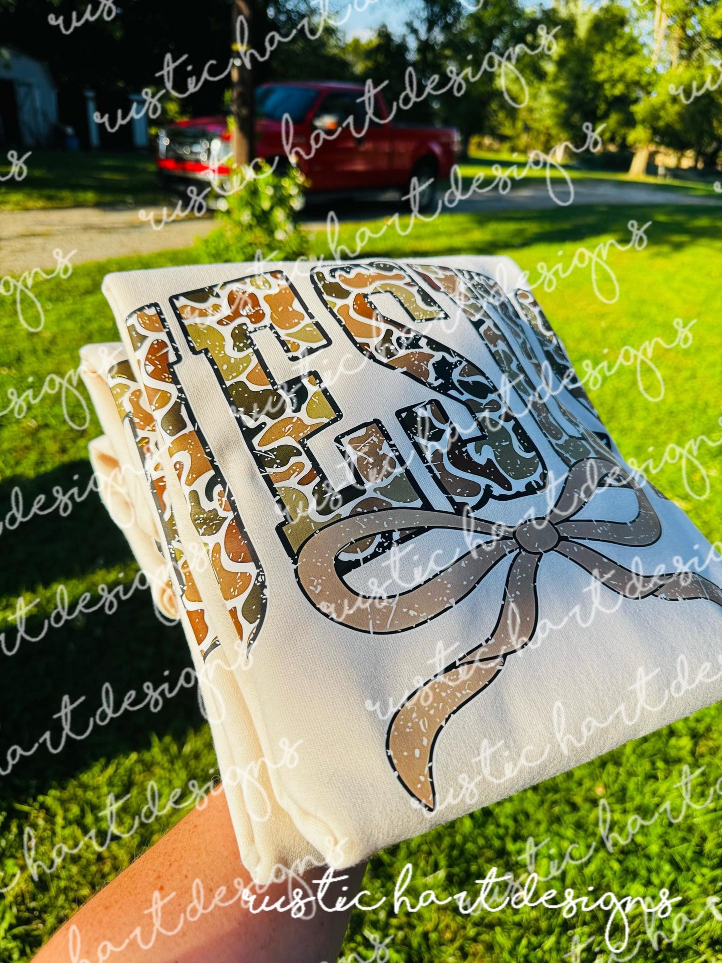 Duck Camo Jesus Bow (Sweatshirt)